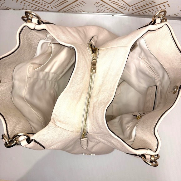 Coach Shoulder Bag Cream Pebble Leather Hobo Silver Hardware Everyday Neutral - Picture 8 of 14